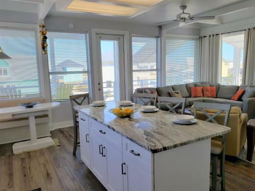 Teal & Tonic Home
