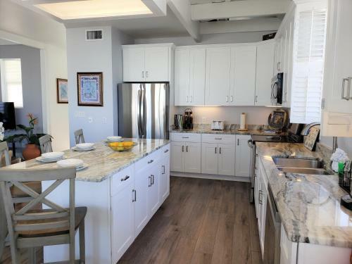 Teal & Tonic Home