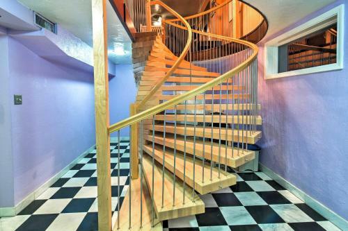 Downtown Anchorage Home, 1 Block To Coastal Trail!
