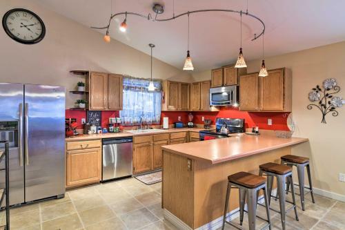 Anchorage House With Private Deck, 8 Mi To Downtown!
