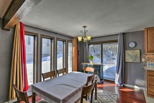 Anchorage Escape With Fireplace 11 Mi To Dtwn!