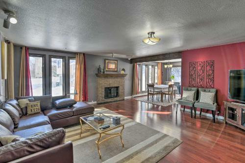 Anchorage Escape With Fireplace 11 Mi To Dtwn!
