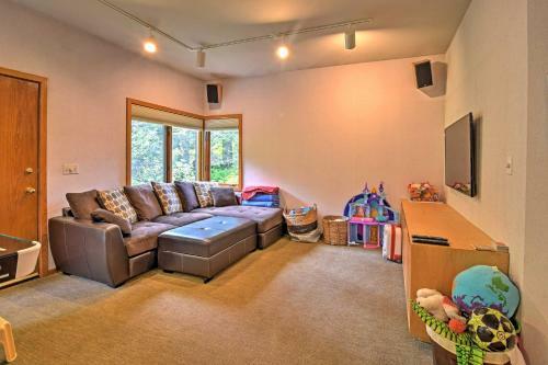 Custom Girdwood Home 2 Blocks From Alyeska Resort!
