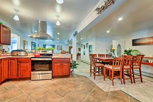 Expansive Getaway About 2 Miles To Mendenhall Glacier!