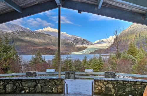 Expansive Getaway About 2 Miles To Mendenhall Glacier!