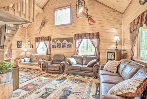North Pole Log Cabin With Northern Lights Views!