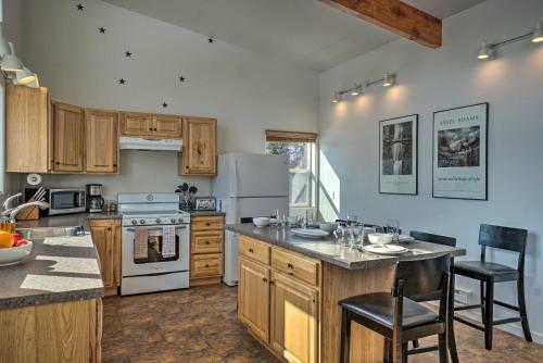 Pet-friendly Home With Northern Lights Aurora View