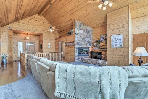 Secluded Heber Cabin With Valley Views And Deck!