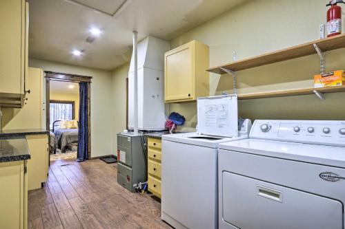 Spacious Pinetop Cabin With Deck, 1 Mi To Golf!