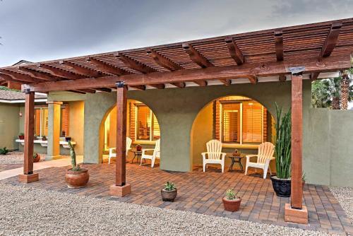 Phoenix House With Patio - 1 Block To Public Transit!