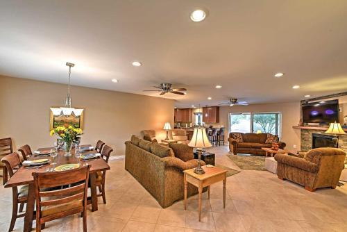 Phoenix House With Patio - 1 Block To Public Transit!