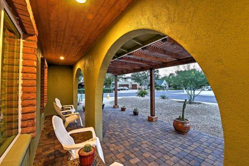 Phoenix House With Patio - 1 Block To Public Transit!