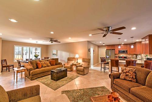 Phoenix House With Patio - 1 Block To Public Transit!