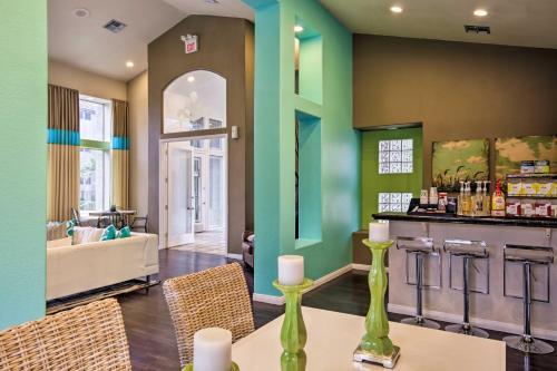 Apartamento Chic Condo With Pool About 3 Mi To Downtown Phoenix!
