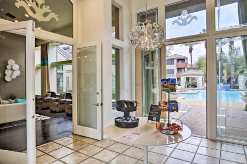 Apartamento Chic Condo With Pool About 3 Mi To Downtown Phoenix!