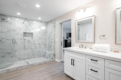 Family Friendly Modern With Gated & Heated Pool Home