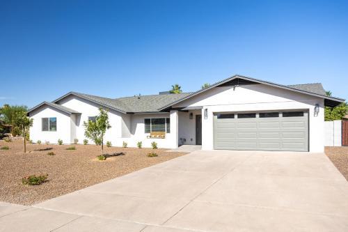Family Friendly Modern With Gated & Heated Pool Home
