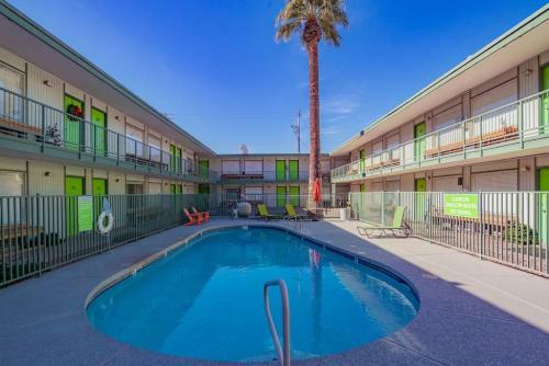 Wanderjaunt -- Classic Downtown Phoenix Apartments