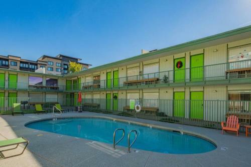 Wanderjaunt -- Classic Downtown Phoenix Apartments