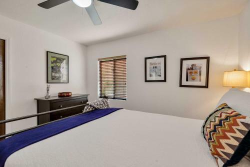 Stylish Scottsdale Home With Yard Pets Welcome