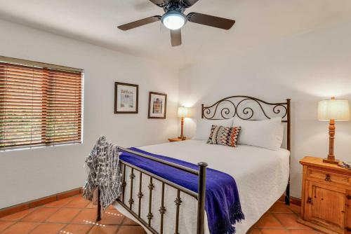 Stylish Scottsdale Home With Yard Pets Welcome