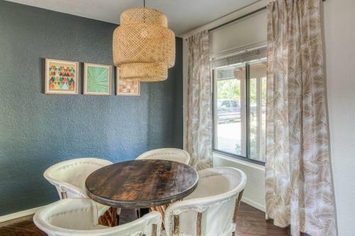 Stylish 3br Home In Phoenix By Wanderjaunt