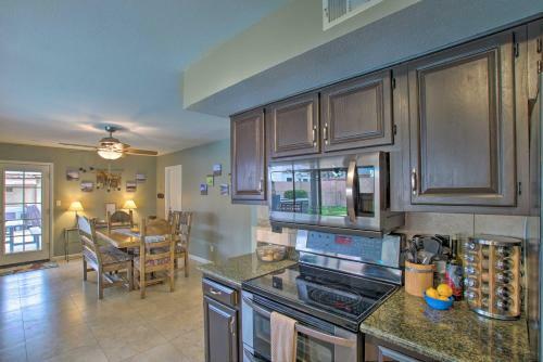 Relaxing Phoenix House With Hot Tub, Pool, And Grill!