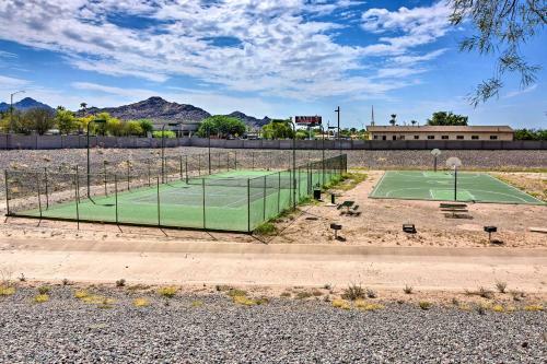 Grand Phx Townhome With Central Location, Pool Access
