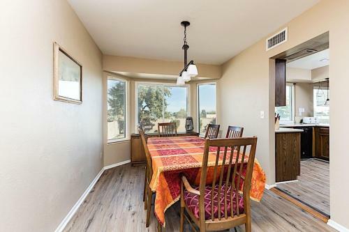 Shadow Mountain Retreat 4br By Casago