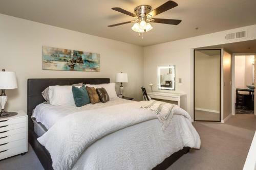Comfort And Style In The Phoenix Biltmore Area!