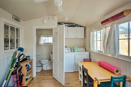 Serendipity Cottage With Yard, Walk To Town And Dining!