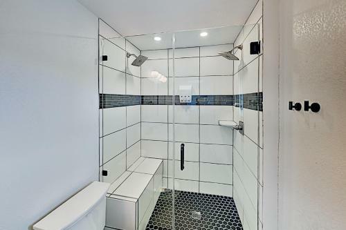 Chic Remodeled Haven With Private Pool & Game Room Home