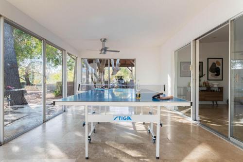 Desert Oasis W/ Pool, Table Tennis, & Fire Pit ? Caspian By Avantstay