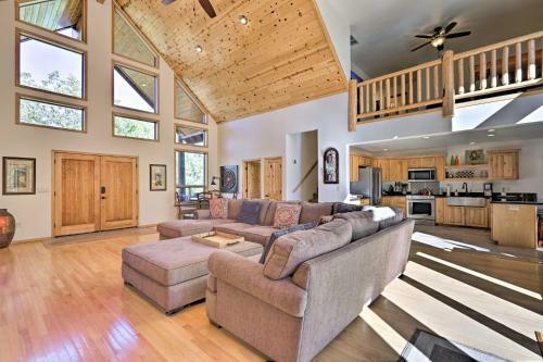 Show Low Cabin With Fire Pit, Game Room And Bbq!