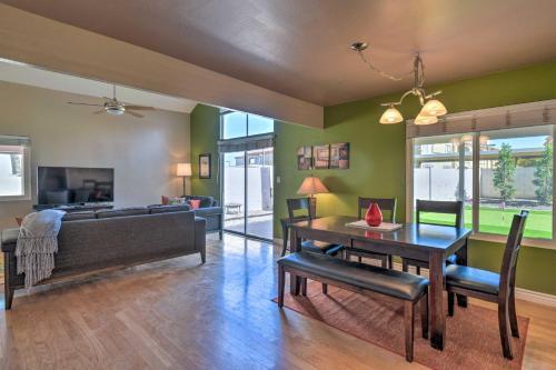 Tempe Golf Retreat With Putting Green And Pool Access!