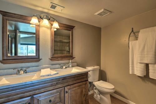 Tempe Golf Retreat With Putting Green And Pool Access!