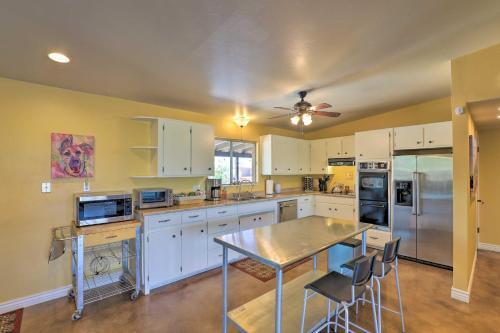 Spacious Oasis With Hot Tub, 6mi To Saguaro Park