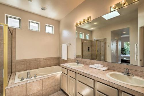 Tucson Getaway With Hot Tub, Fireplace And Office!