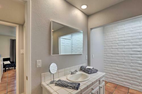 Tucson Townhome With Private Patio And Mtn Views!