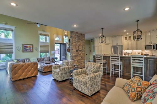 Upscale Lake Retreat With Boat Slips On Greers Ferry!