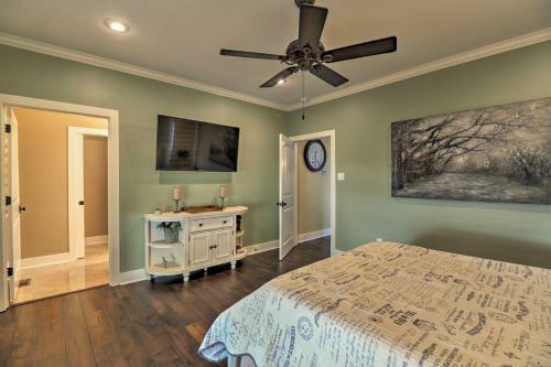 Upscale Lake Retreat With Boat Slips On Greers Ferry!