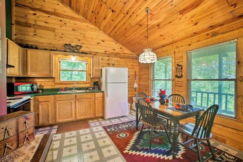 Secluded Studio With Deck, About 8 Miles To Beaver Lake!