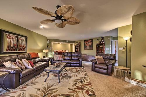 Lakefront Retreat With Dock And Beach 2 Miles To Golf