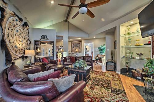 Lakefront Retreat With Dock And Beach 2 Miles To Golf