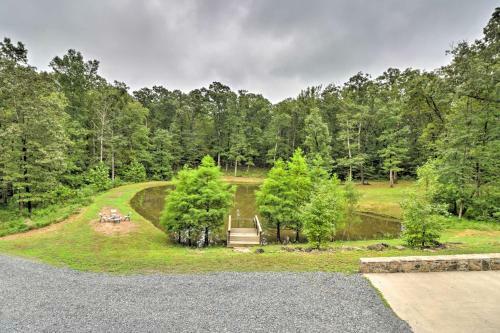 Hideaway Cabin - Walk To Greers Ferry Lake!