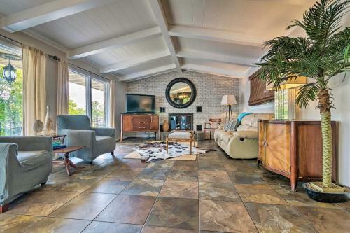 Lakefront Hot Springs Home With Hot Tub And Dock!