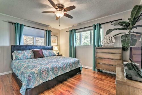 Lakefront Hot Springs Home With Hot Tub And Dock!