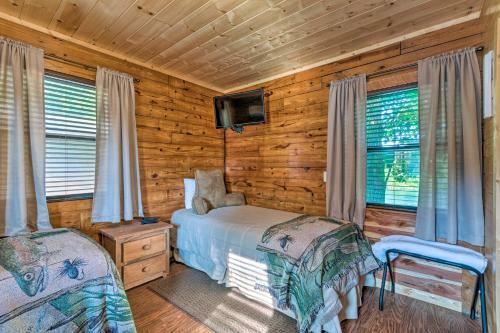 Riverfront Fishing Cabin In Heber Springs!