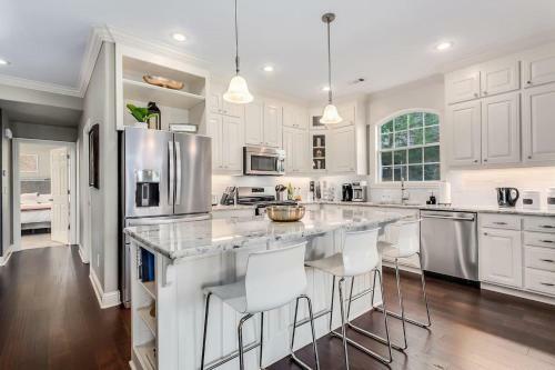 The Ritz - Centrally Located - Luxury Amenities