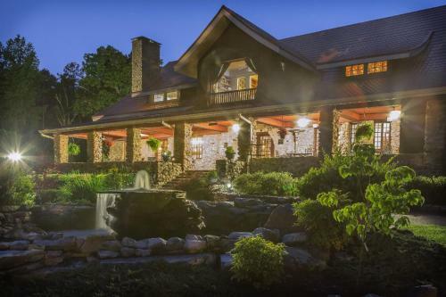 Hilltop Manor B&B
